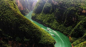 Navigate the Majestic Yangtze River